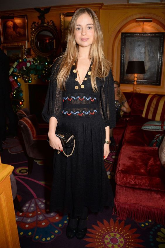 她也是王位继承者,更是众人走漏眼的皇室美女:amelia windsor～!