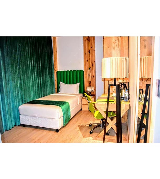 Buy Grace Cox Smart Hotel 1 Night Package For Single Occupency Online