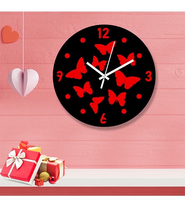 Picture of Valentine Thematic Wooden Board Wall Clock