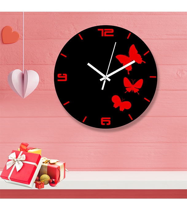 Picture of Valentine Thematic Wooden Board Wall Clock