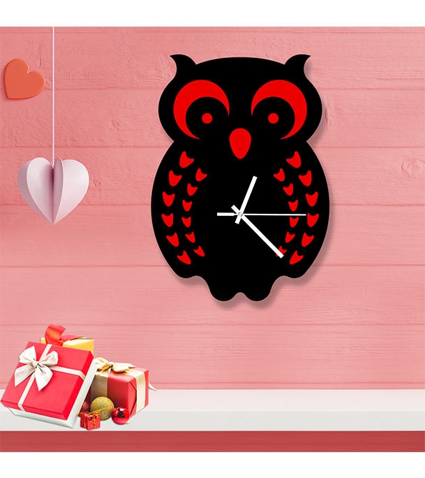Picture of Valentine Thematic Wooden Board Wall Clock