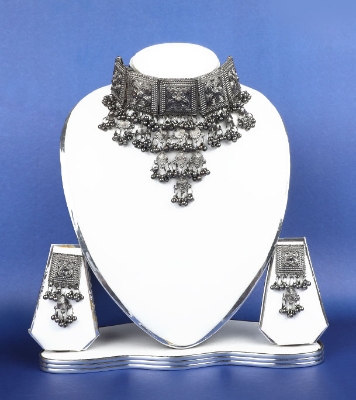 Picture of Copper Color Beautiful Choker Neckpiece For Girls and Women 