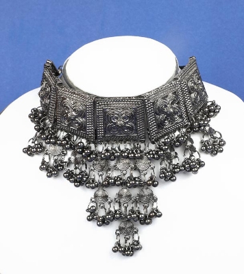 Picture of Copper Color Beautiful Choker Neckpiece For Girls and Women 