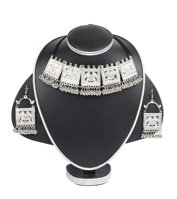 Picture of Silver Color Beautiful Choker Neckpiece For Girls and Women 