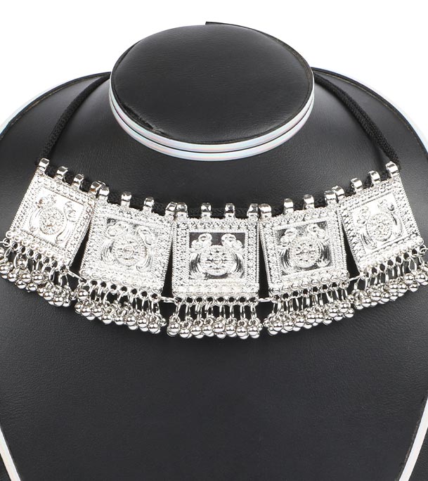 Picture of Silver Color Beautiful Choker Neckpiece For Girls and Women 