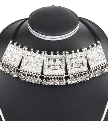 Picture of Silver Color Beautiful Choker Neckpiece For Girls and Women 