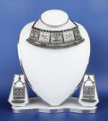 Picture of Copper Color Beautiful Choker Neckpiece For Girls and Women 