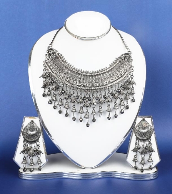 Picture of Beautiful Copper Color Neckpiece For Girls and Women 