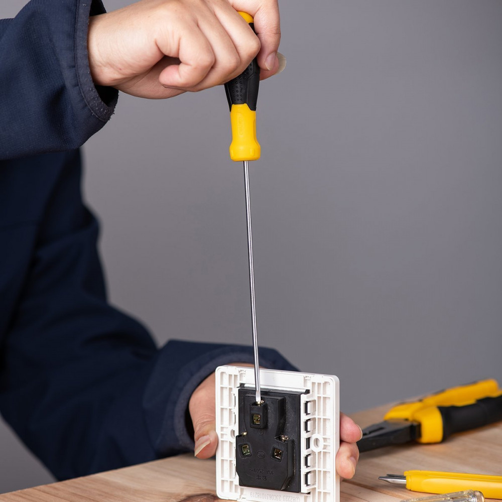 Picture of Deli Tools EDL6331501 Slotted Screwdriver 3x150mm