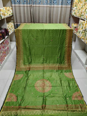 Picture of Fashionable Reshom Silk Saree