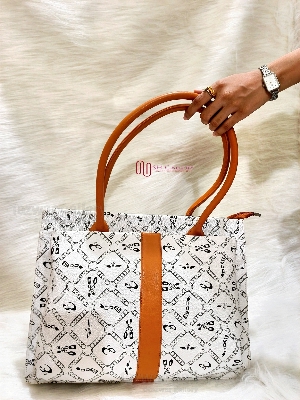 Buy Trendy & Durable PU Leather Tote Handbag – Style Meets Functionality at Best Prices in Bangladesh