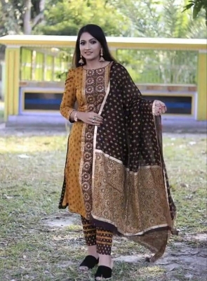 Picture of Three piece/ Salwar Kameez/ Cotton salwar kamiz