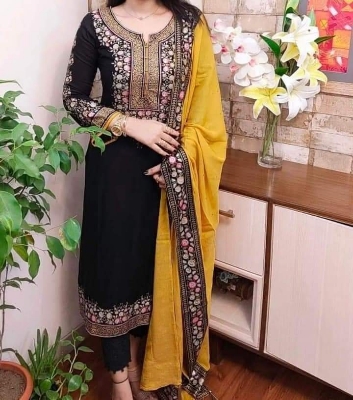 Picture of Three piece/ Salwar Kameez/ Cotton salwar kamiz