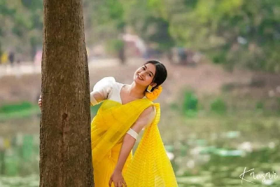 Picture of হাফসিল্ক চুমকি শাড়ী/  Half Silk Chumki Glam Saree – Shine with Bengali Elegance