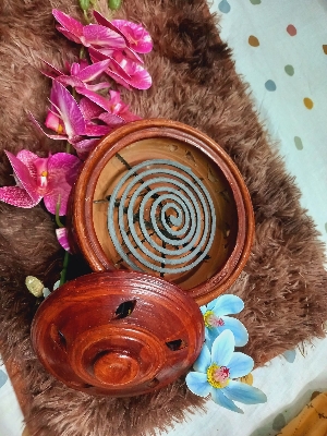 Buy   মশার কয়েল মাটির ঢাকনাসহ অসাধারণ ডিজাইনের,কয়েল থেকে আগুন না লাগার শতভাগ নিশ্চয়তা, নিরাপদ থাকুন।     at Best Prices in Bangladesh