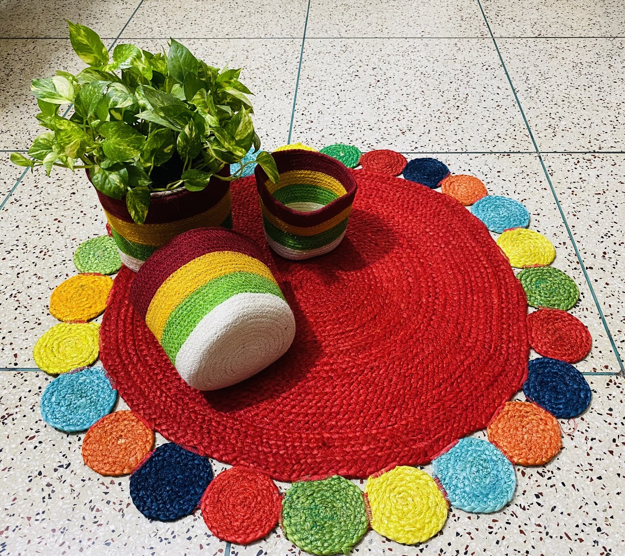 Picture of 1 Pieces 3ft Jute Rugs/ Mat + 3 Pieces Plant Basket ( 4 Pieces set )