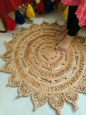 Picture of Jute Floor Mat/ Jute Rugs (  Round Hand Made jute  mat, Jute Colour )