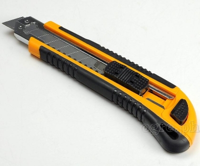 Picture of TOLSEN Snap-off Cutter  (18x100mm) with 3pcs Refill Industrial Series 30003