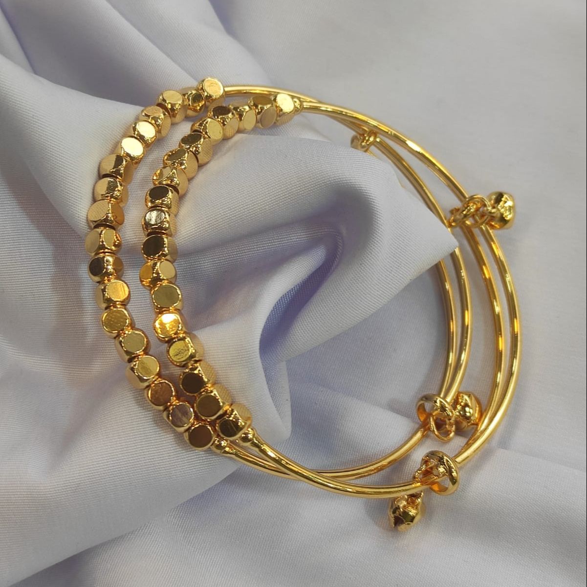 Picture of New Super Trending Design Shining Beads Adjustable Bracelets For Women & Girls