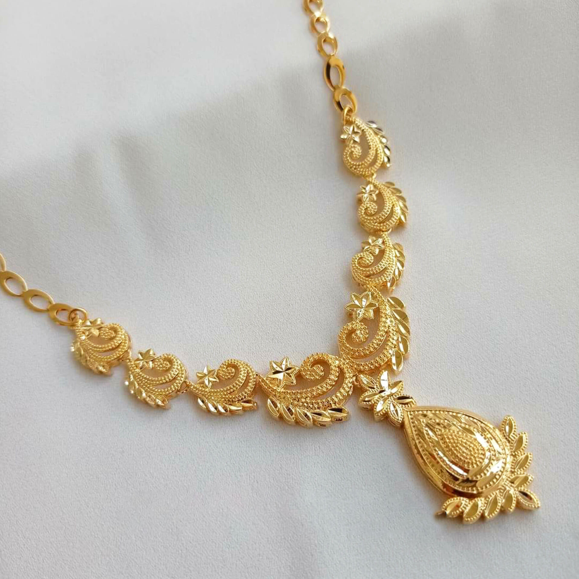 Picture of Luxury Design Fashionable New Model Charming  Necklace For Women & Girls Party Necklace