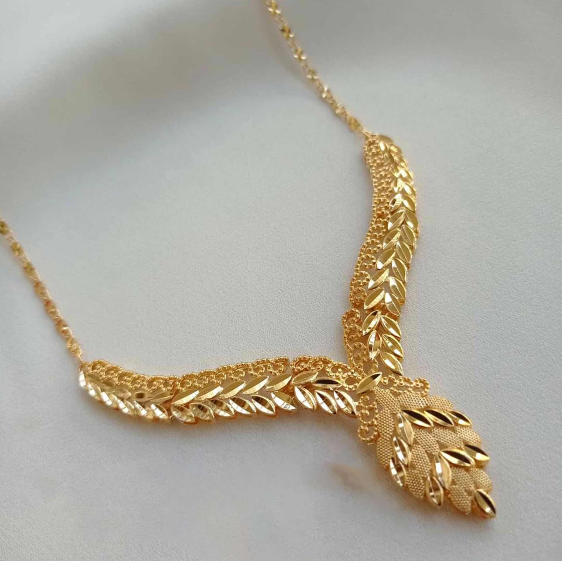 Picture of Luxury Design Fashionable New Model Charming  Necklace For Women & Girls Party Necklace