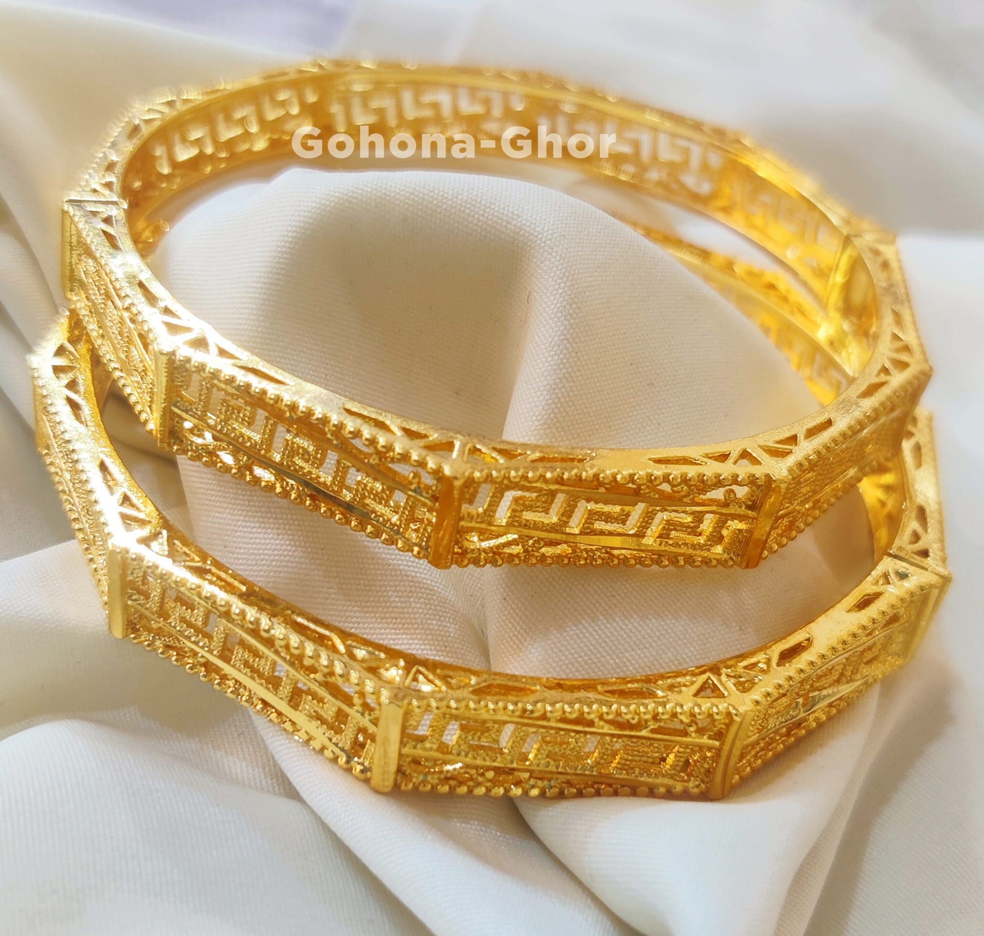 Picture of Dubai Gold Plated Premium Quality Lock System Bracelets Bangles For Women Holiday Gifts Party Wedding Bridal Jewelry