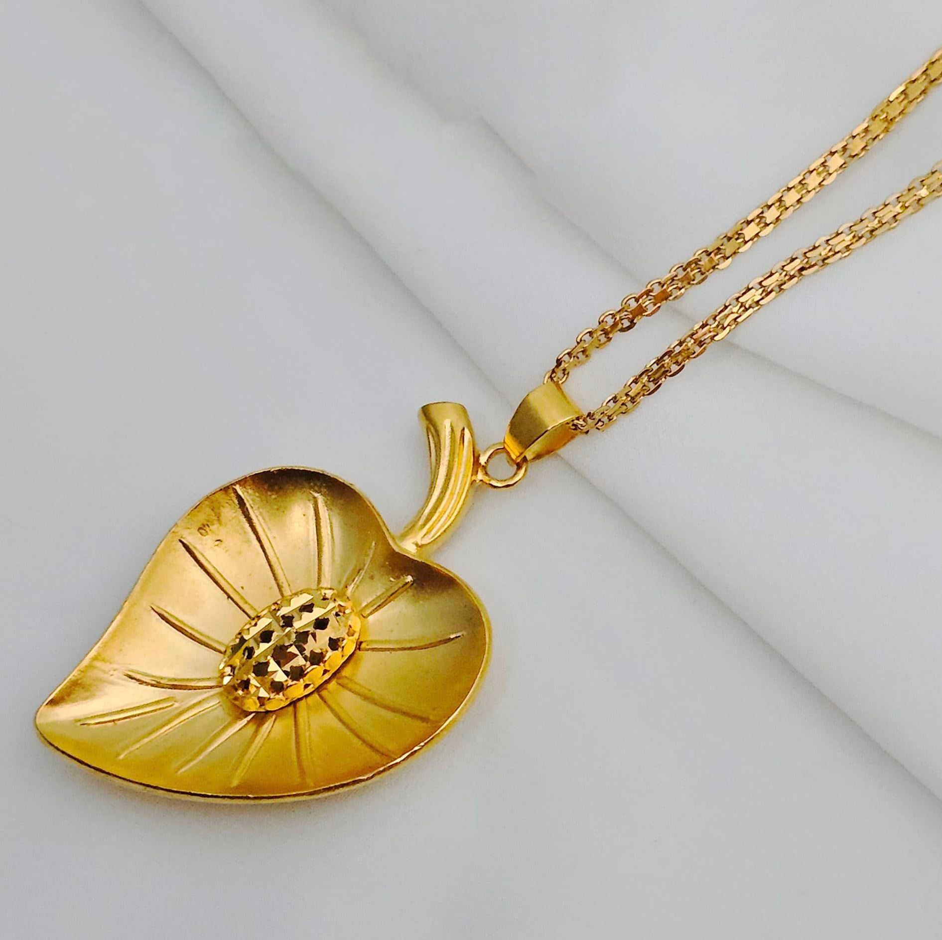Picture of MissMister Gold Plated, Thick, Leaf Design Chain Pendant, Love Valentines Jewelry for Women