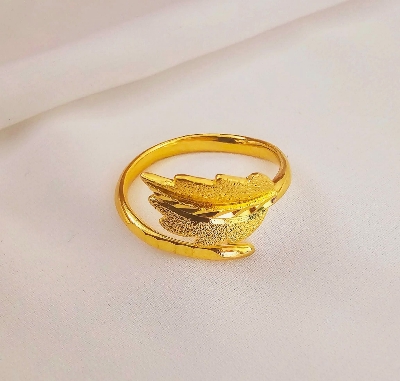 Picture of Latest Design Fashionable Brass Plated Elegant Finger Ring For Girls Jewelry Gift