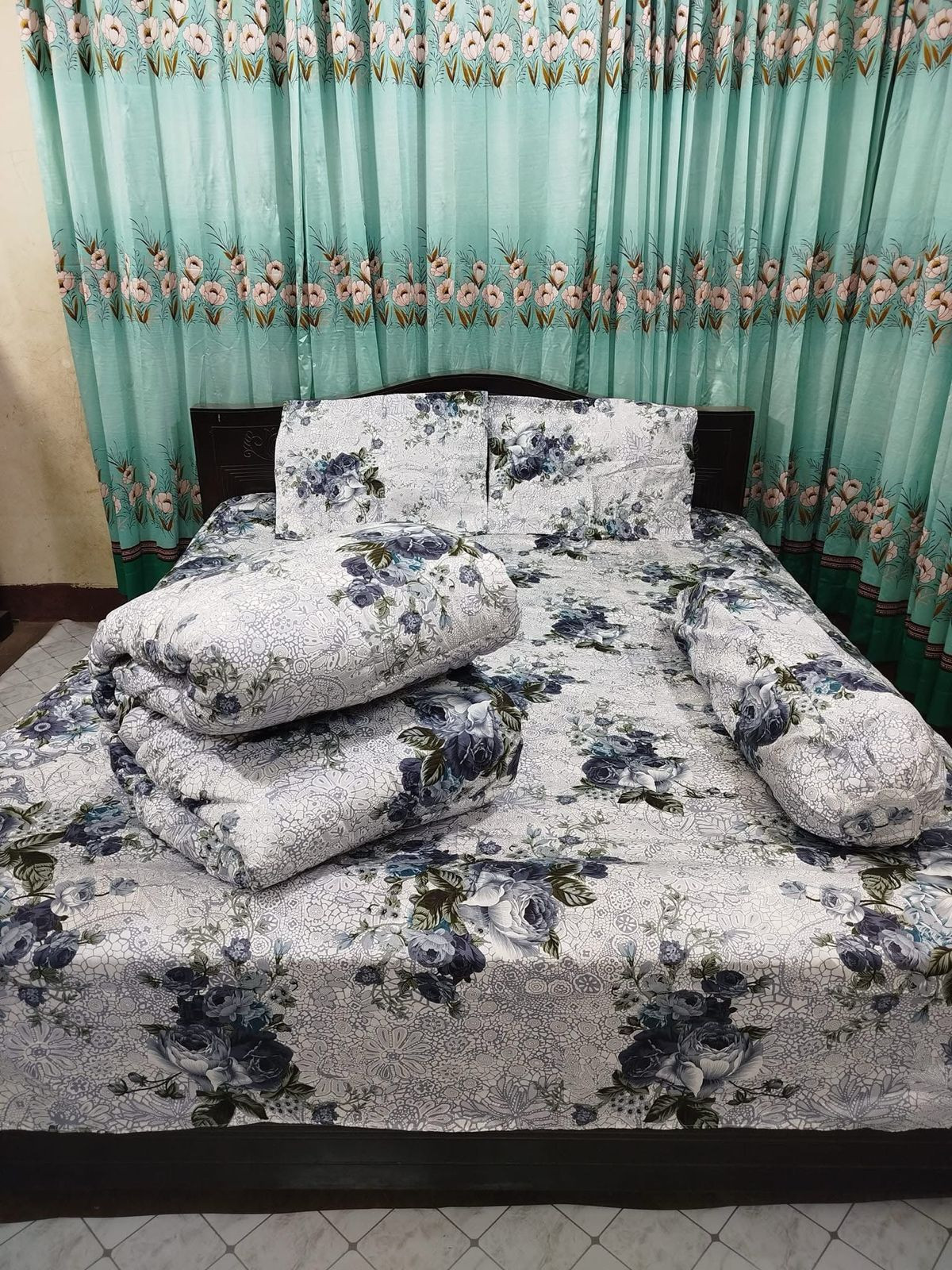 Picture of 5 Pieces Comforter + Bed Sheet Combo Set