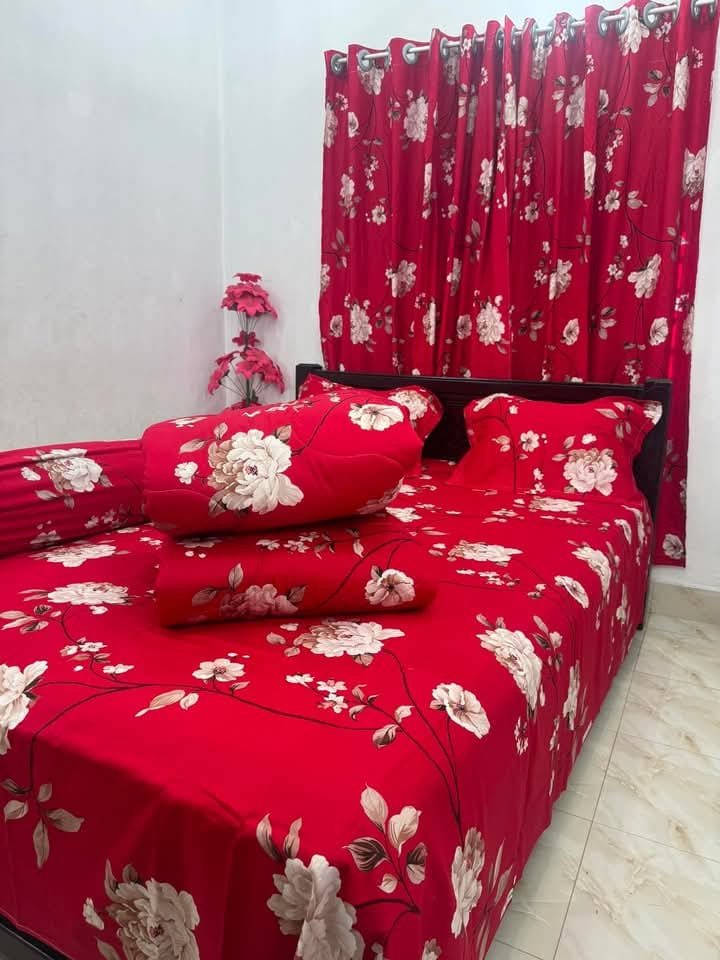 Picture of 7 Pieces Comforter + Bed Sheet Combo Set