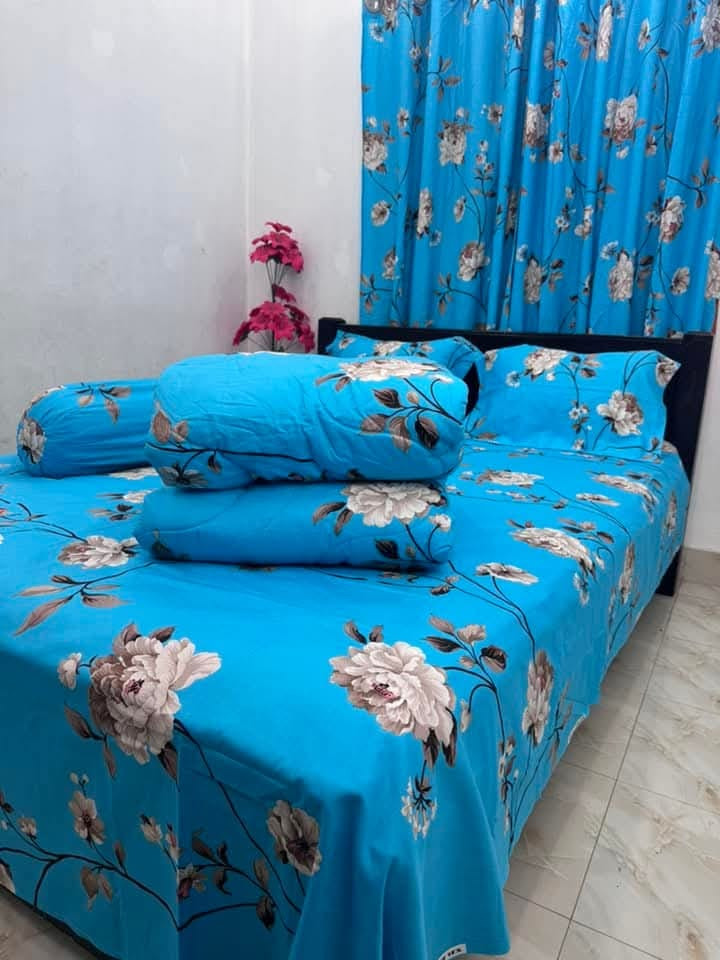 Picture of 7 Pieces Comforter + Bed Sheet Combo Set