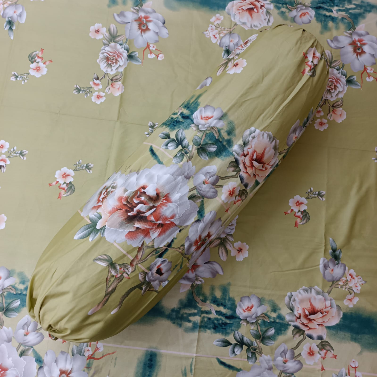 Picture of King Size Bedsheet With Two Pillow Covers