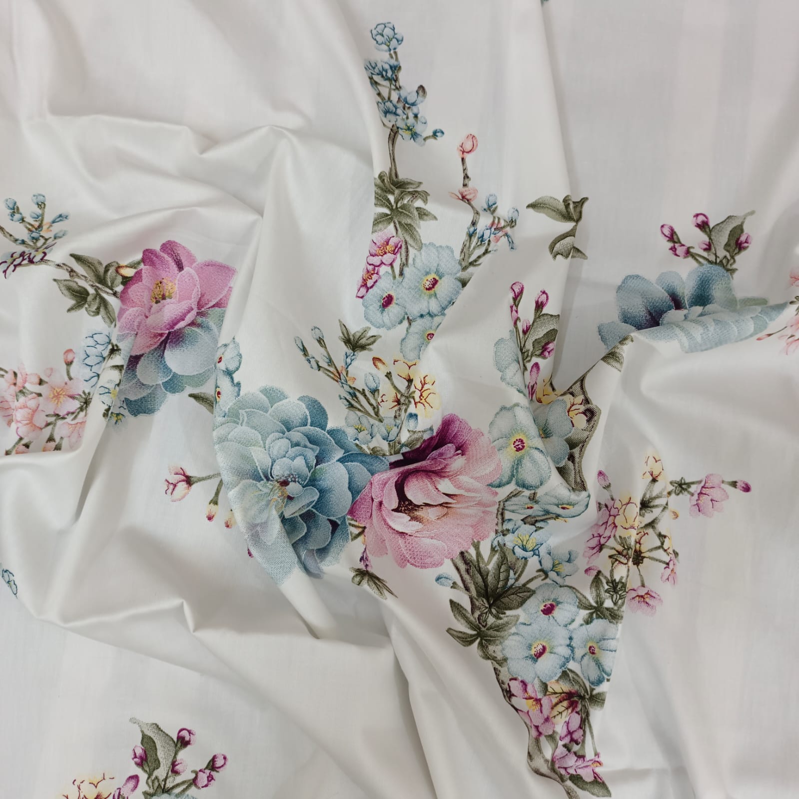 Picture of King Size Bedsheet With Two Pillow Covers