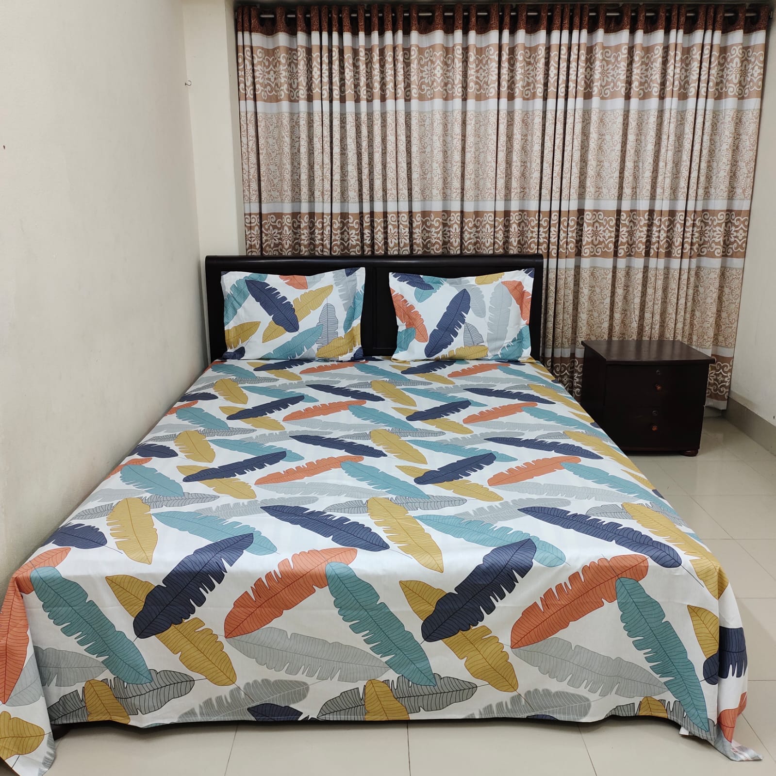 Picture of Luxury Twill Cotton Bedsheet – King Size – Kala Pata white – 3Pecs