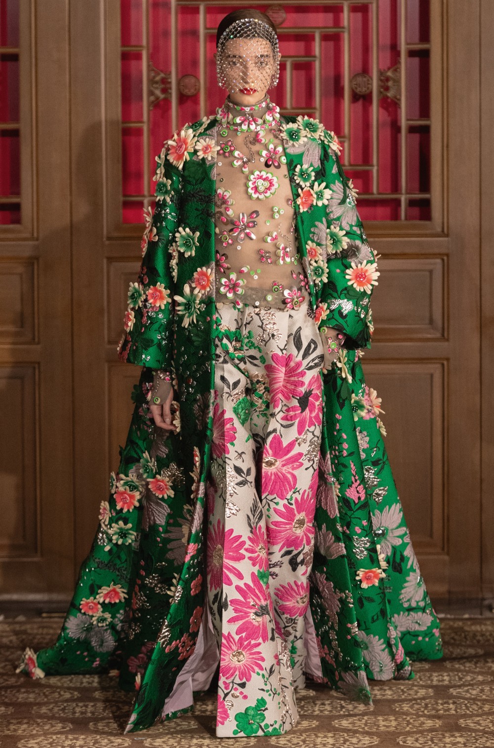 Valentino的追夢拾光之旅!Pierpaolo Piccioli如何透過服裝和彩妝展現文化衝擊?