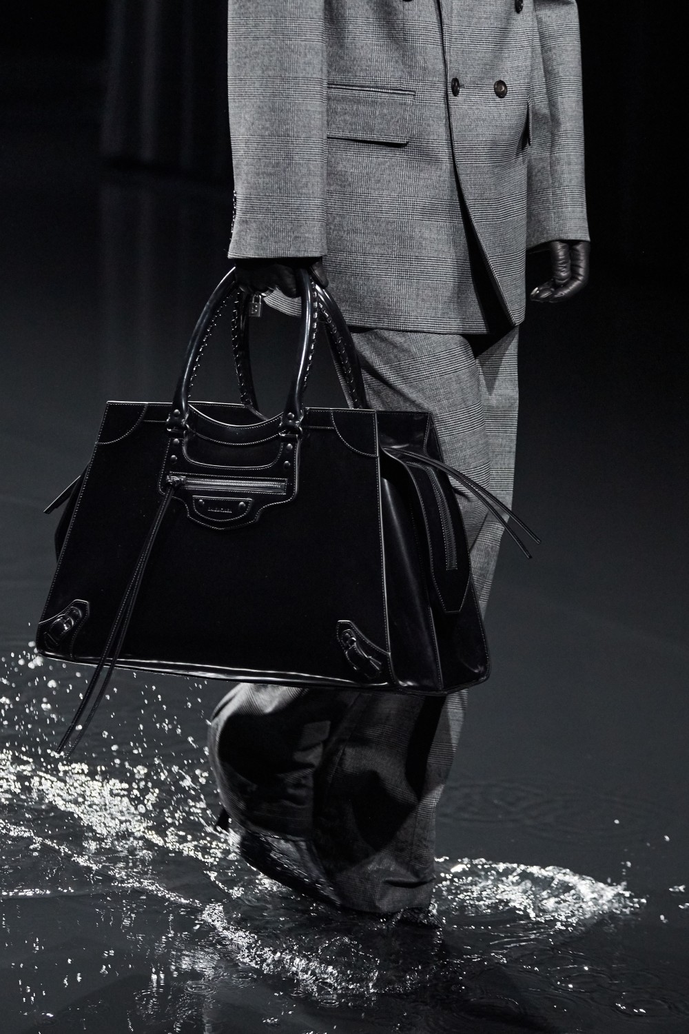 【巴黎時裝週】Balenciaga的末日時尚!Demna Gvasalia顛覆傳統的宗教造型?