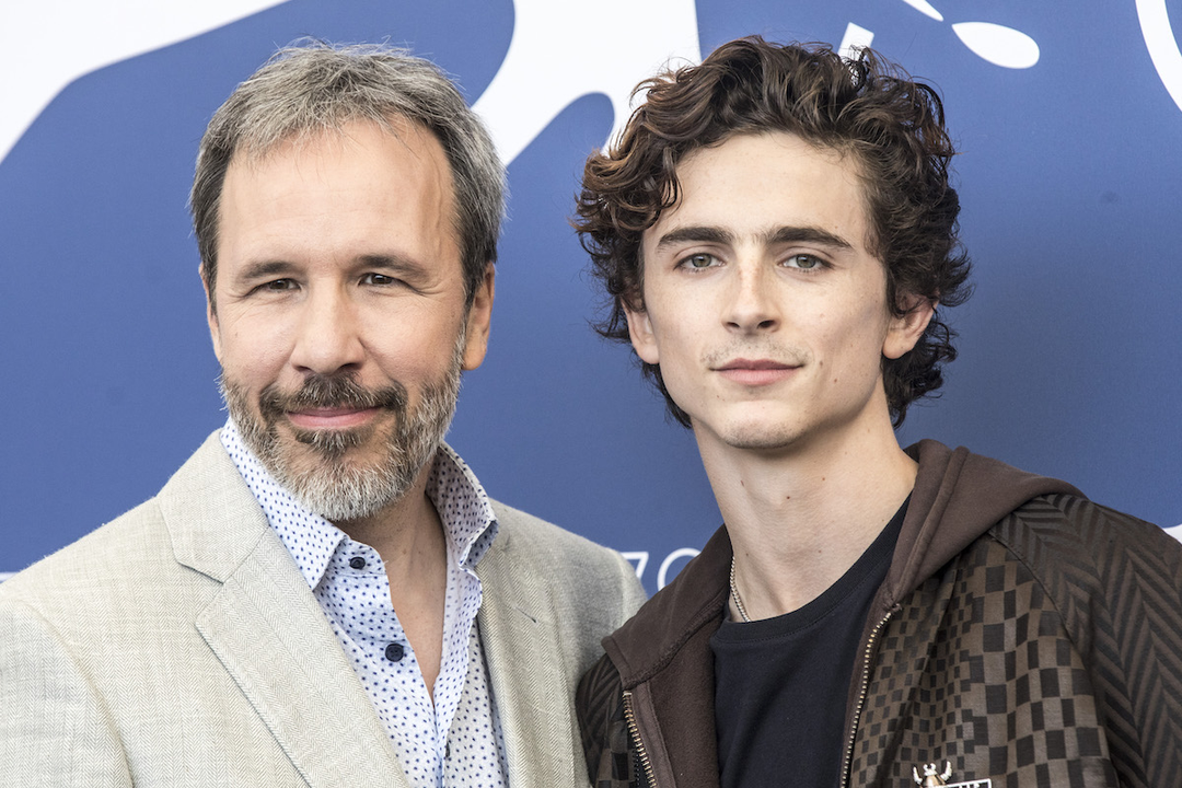 Denis Villeneuve (trái) và Timothée Chalamet (phải)