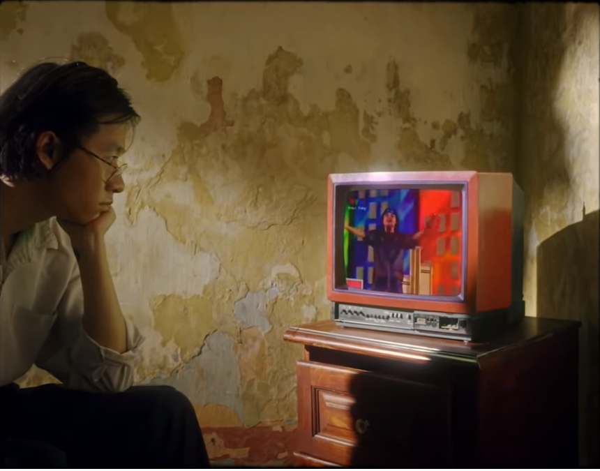 <i>"Tôi vẫn thích nghe và xem Bức Tường lắm."</i>