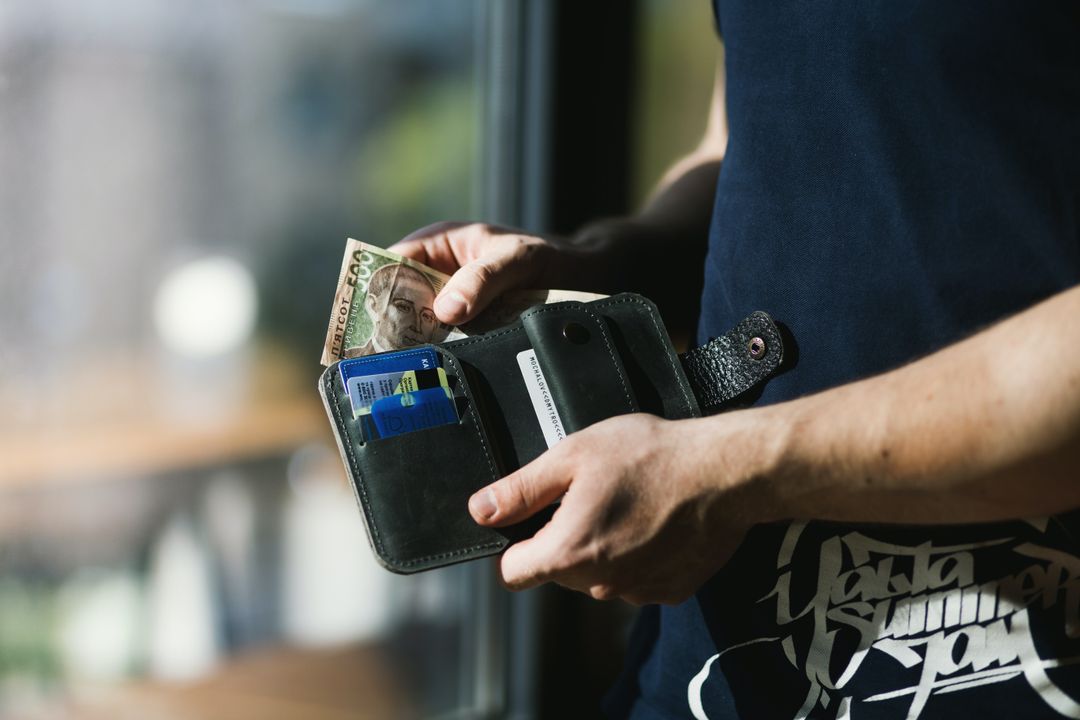 Áp lực tiền bạc luôn là áp lực lớn nhất và dễ thấy nhất