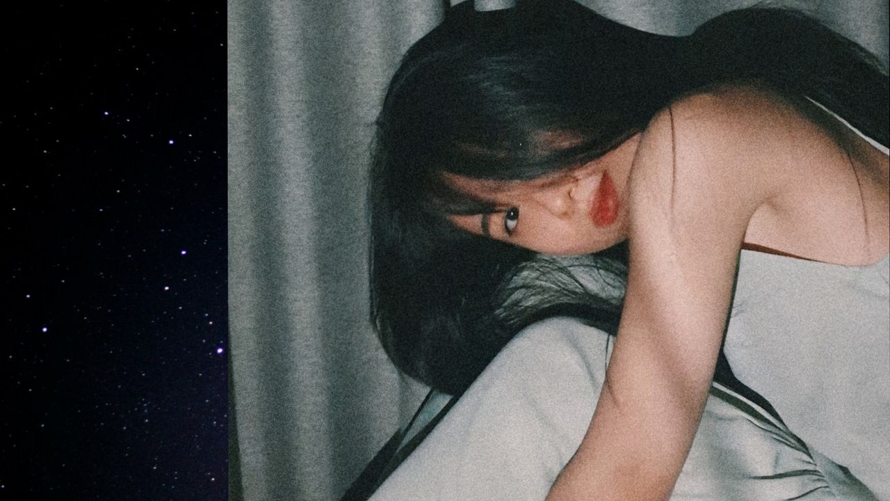 Thấy bạn Linh Vũ lấy hình bản thân xinh xắn cute quá nên cũng bon chen lấy 1 chiếc hình của mình ra minh họa =))) ảnh hơi đứng nên cho vào picarts nhét vài ông sao trông giả trân cho dui