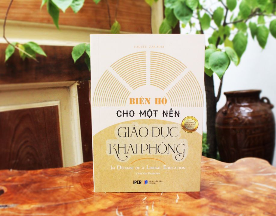 Tựa sách "Biện hộ cho một nền giáo dục khai phóng" 