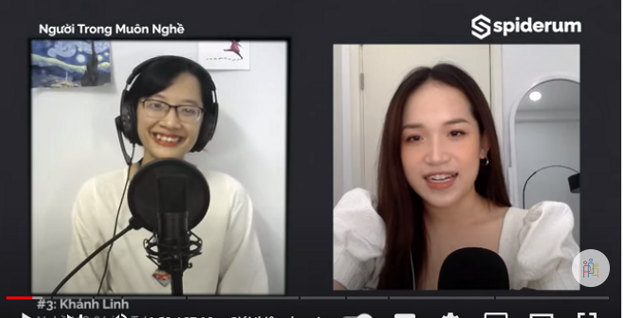 Số dẫn với Khánh Linh, vẫn thấy mình cứng lắm nè. Quen dẫn phát thanh giấu mặt rồi, tự nhiên lại lên hình nc với cô Khánh Linh xinh như mộng, áp lực lắm chứ bộ :((