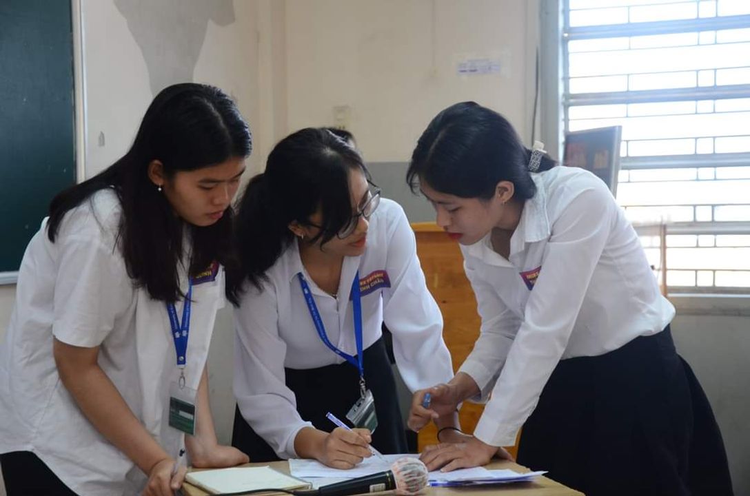 Mình cùng 2 cộng sự trong 1 cuộc thi, 1 là leader, 1 là bạn member như mình