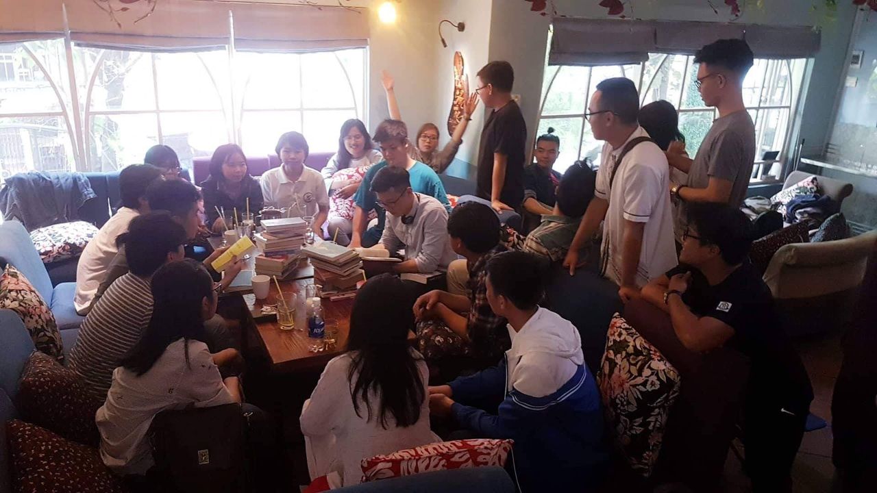 Một buổi trao đổi sách với nhau