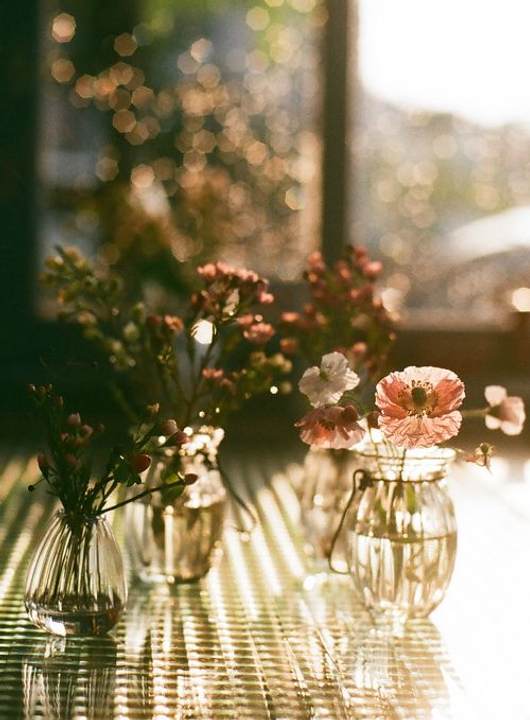 Mình thích hoa nên để hoa cho nhẹ nhàng