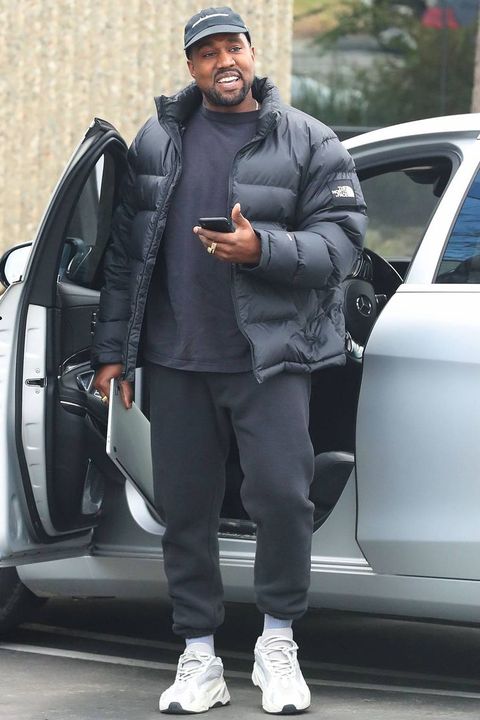 và Kanye West là 2 nghệ sĩ với style Normcore rất đặc trưng và có ảnh hưởng rộng tới đại chúng.