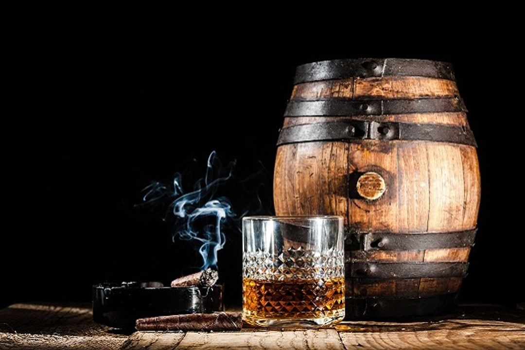 Rượu và thuốc lá, bộ đôi hoàn hảo để trở thành dân chơi thế kỉ trước