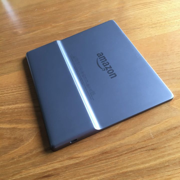 Kindle Oasis - Một bên cạnh dày hơn