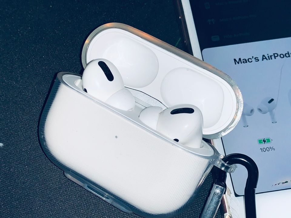 AirPods Pro (lúc mới mua thì được vầy thui, đến lúc dùng 1 thời gian thì 🌚)