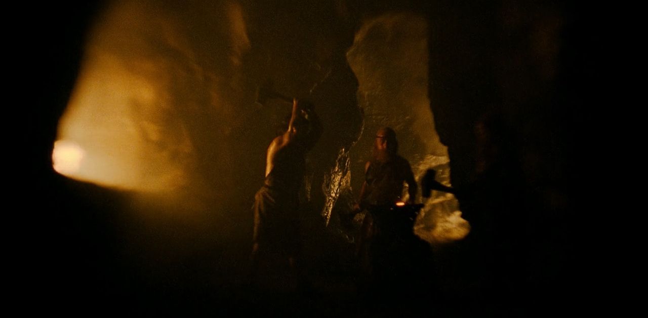 Người lùn (tiên bóng tối): họ sinh sống tại vùng đất Nidavellir (Svartaflheim) - vùng này thì chủ yếu là các hang động, núi đá và hầm mỏ thôi, vì người lùn rất sợ ánh sáng. Họ là những thợ thủ công vô cùng lành nghề, những nghệ nhân đã chế tác ra "n" thứ vũ khí lợi hại cho thiên giới và loài người.